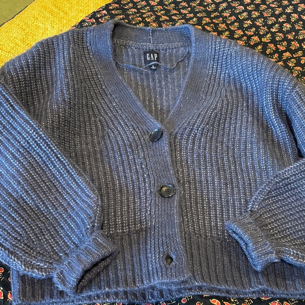 Gap v neck cardigan small